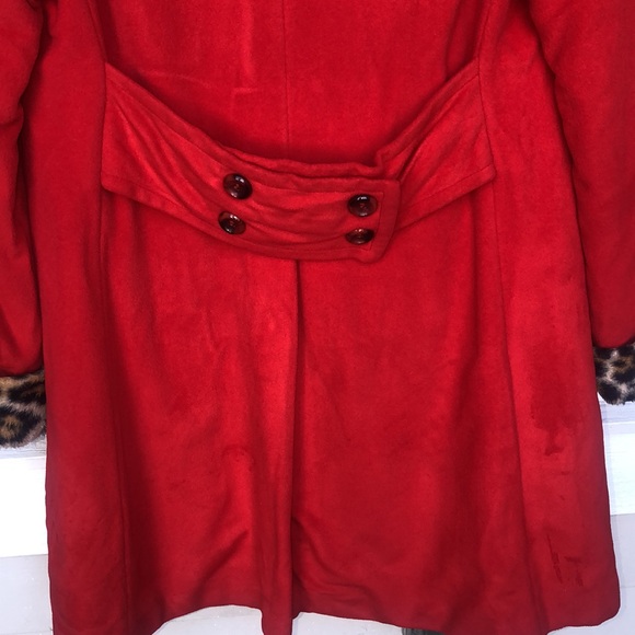 Stylish Red Doubled Breasted Pea Coat with Leopard Trim - Picture 10 of 16